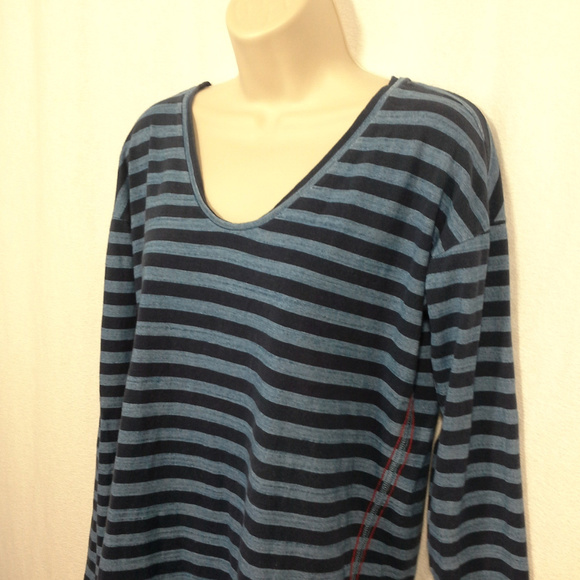 Gap top t-shirt Size S Blue stripes Back buttons - Picture 2 of 8